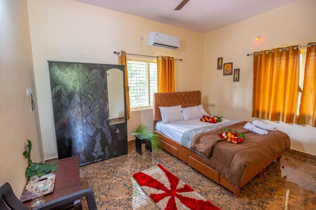 Saptami Hampi Homestay エクステリア 写真